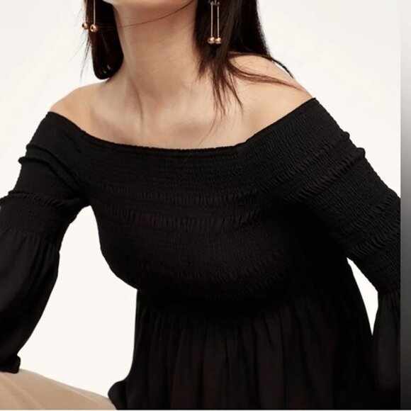 Aritzia Babaton black Grantland Smocked Off the Shoulder top sz Large - Picture 4 of 12